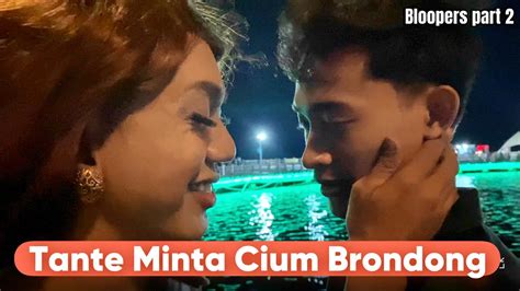 Tante Kina Minta Berondong Kenyot Nenennya.mp4.